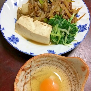 菊芋とネギの牛のしぐれ煮風豆腐、水菜と生卵付き。